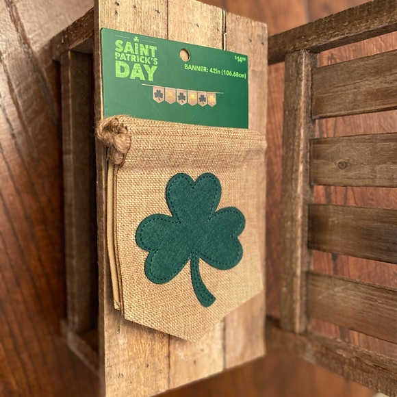 St. Patricks Day Shamrock Banner, Green Shamrocks & Gold Shamrocks Banner - Picture 5 of 8